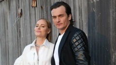 ON JE POZNAT I BOGAT, A ONDA ROĐENA SA TEŠKIM DEFORMITETOM Slavni glumac je oženio lepoticu paraolimpijku, njihova priča je posebna