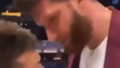 SKANDAL TRESE NBA! Pomahnitali Nurkić se unuo u lice navijaču, bacio mu telefon na tribine! (VIDEO)