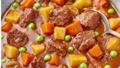 TRADICIONALNO JELO NA KAŠIKU: Čorbasti grašak sa junetinom, za manje od 30 minuta biće na vašem stolu