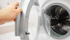 NOVI SAVET DOMAĆICA JE ZLATAN: Sipajte tečnost za ispiranje usta u veš mašinu i uklonite sve nečistoće