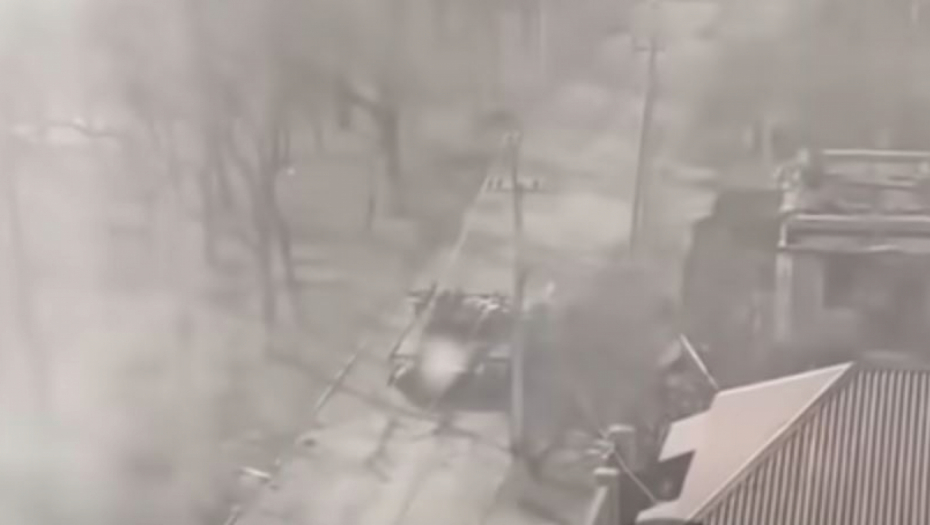ŽESTOKE BORBE U MARIUPOLJU Tenkovi DNR čiste grad od pripadnika puka "Azov" (VIDEO)
