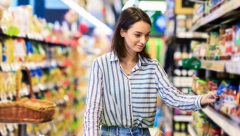 SRAMOTA! OVE NAMIRNICE SU NAJVEĆA PREVARA U PRODAVNICAMA Ne vredi gledati ni dekleracije jer su lažne, a konzumiranje može da naškodi zdravlju