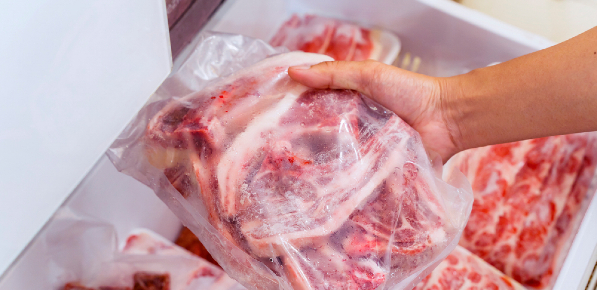 Narušavate svoje zdravlje: Ako odmrzavate meso na ovaj način, odmah prestanite