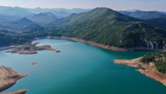 BISER SKRIVEN NA OBRONCIMA TARE Voda je toliko čista, da je ljudi bez ikakve prerade koriste za piće