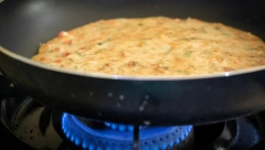 ISKUSNE DOMAĆICE KORISTE OVAJ TRIK Kako da od jednog jajeta napravite omlet za 4 osobe