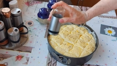 PREUKUSNA JE Napravite jednostavnu pogaču sa pavlakom, koja se ne razvija (VIDEO)