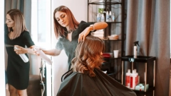 FRIZERKA LJILJA OTIŠLA U PENZIJU NAKON POLA VEKA RADA Ovim potezom je svima očitala lekciju!