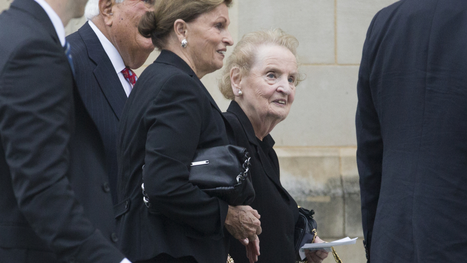 MEDLIN JE ZBOG VEZE SA NJEGOŠEM ZAMRZELA SVE SRBE? Sve je bilo savršeno dok nije saznao da ga je izdala sa prijateljima!