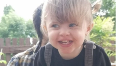 UPALU GRLA SU JOJ LEČILI ANTIBIOTICIMA Dvogodišnju devojčicu su roditelji ubrzo pronašli mrtvu!