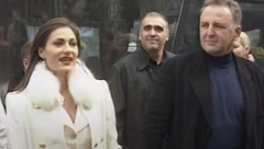 BUNT PROTIV NATO AGRESIJE! Ovako su Ceca, Arkan i Brena branili srpske svetinje i igrali nasred Trga dok su padale bombe, pojavio se snimak iz 1999! (VIDEO)