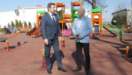 GRAD ŠABAC IZGRADIO SEDAM DEČJIH IGRALIŠTA I TRI FITNES TERENA ZA GODINU DANA Gradonačelnik Aleksandar Pajić danas je obišao završne radove!