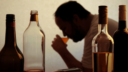 VIC DANA Oženjen čovek se pijan vraća kući...