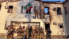 GRAD JE I DALJE PODELJEN Čečenska zastava se vijori u Marijumpolju