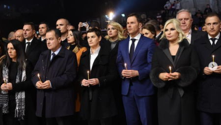 SINIŠA MALI NA PARASTOSU ŽRTVAMA NATO ZLOČINA Taj tužni 24. mart 1999. godine, dan kada je počela najstrašnija agresija na našu malu, ali ponosnu Srbiju