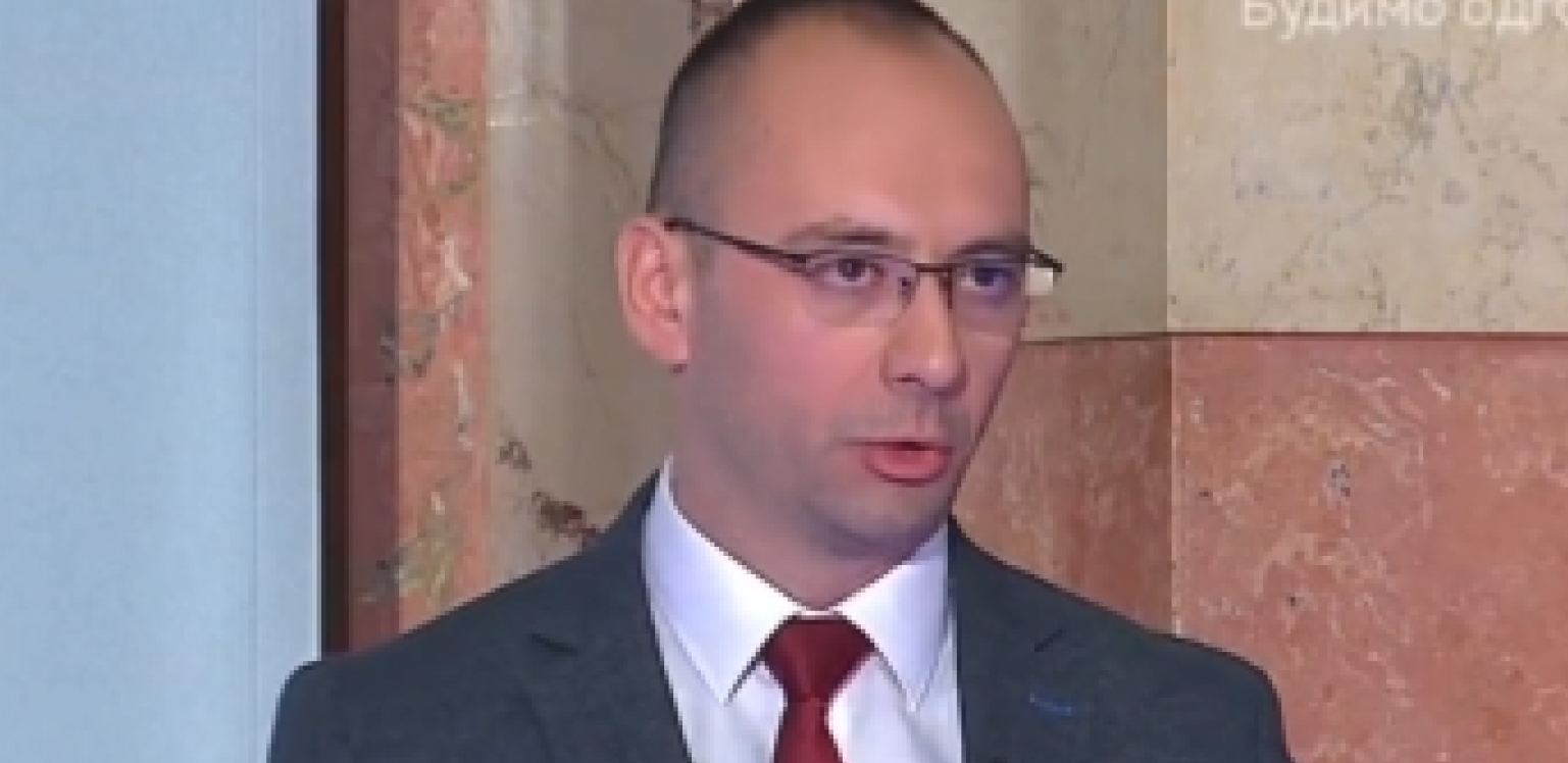 RAŠIĆ BEZ TRUNKE MORALA PODRŽAO KURTIJA Simić: "Glasao sa obe ruke da se oduzme zemljište srpskim domaćinima u Leposaviću i Zubinom Potoku"