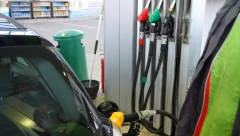 OGRANIČENO TOČENJE GORIVA U FRANCUSKOJ Štrajk radnika prouzrokovao smanjenje kapaciteta za preradu nafte