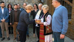 NAŠA DRŽAVA POSTALA JE MNOGO BOLJE MESTO ZA ŽIVOT Danica Grujičić i Miloš Vučević u Sremskim Karlovcima! (FOTO/VIDEO)