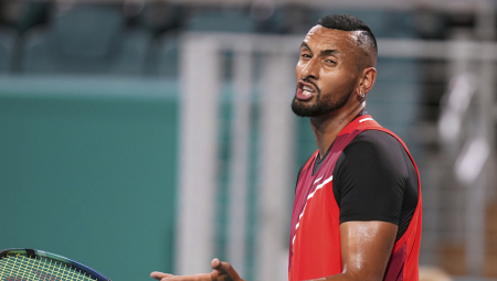 KRIJOS NAPRAVIO POTPUNI HAOS Australijanac "pecnuo" Nadala, lomio rekete, uništavao teren (VIDEO)