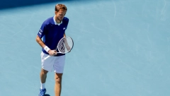 HURKAČ ODIGRAO ZA NOVAKA! Poljak izbacio Medvedeva i održao Đokovića na tronu!