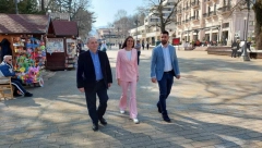 BUDUĆNOST SE ZASNIVA NA VIZIJI I STABILNOJ EKONOMIJI To su poručili poslanički kandidati sa liste SNS pri obilasku Raškog okruga