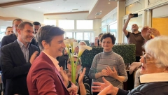 ANA BRNABIĆ SE OBRATILA PENZIONERIMA Vi ste zaslužni što danas imamo brzu prugu, kliničke centre i bolnice (FOTO)