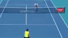 PA, OVO NIJE REALNO! Upravo je izmišljen novi udarac u tenisu! (VIDEO)