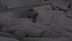 MILJANA ZAJAHALA NENADA NAOČIGLED SVIH! Skandalozne scene u Zadruzi, Zola uživao u prizoru i navijao, a završnica je tek šok! (VIDEO +18)