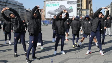 PIKSIJEVA TRADICIJA! "Orlovi" šetali Kopenhagenom, Danci oduševljeno gledali šta rade naši reprezentativci! (FOTO/VIDEO)
