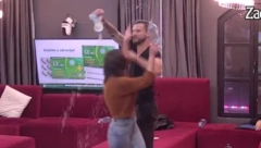 SMRDIŠ KU*VO, VREĆA SI RAZVALJENA! Marko Osmakčić nastavio da brutalno vređa Viktoriju, palo i polivanje!