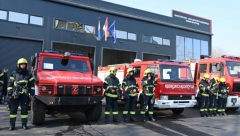 VULIN NA PREDSTAVLJANJU VATROGASNIH VOZILA: Samo ono što sami proizvedemo to je naše