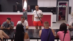 MEŠA MI SE U ŽIVOT! Karić oštro spustio Mensura na zemlju, on ogorčen zbog Mininog ulaska, ne veruje da je porodica protiv njega!