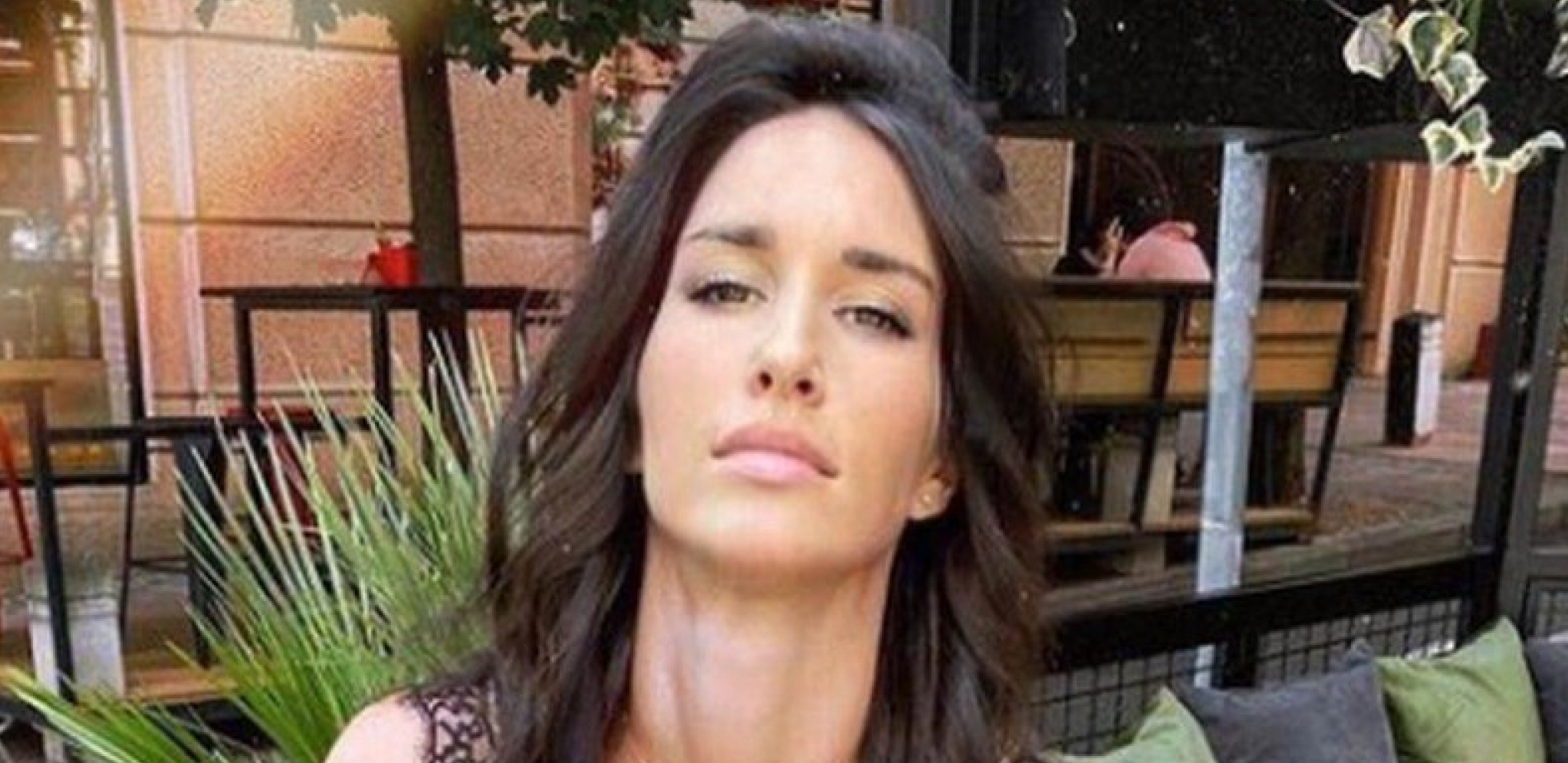 SILIKONI U PRVOM PLANU Jelisaveta Orašanin zapalila društvene mreže, pokazala bujni dekolte i ISKLESANE TRBUŠNJAKE (FOTO)