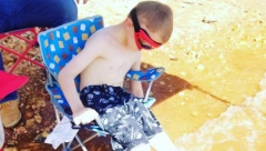 PATI KAO PAS, NE BI TREBALO DA ŽIVI Kristijan je rođen bez očiju, a njegova majka tvrdi da su komentari koje dobija svakodnevno jezivi!