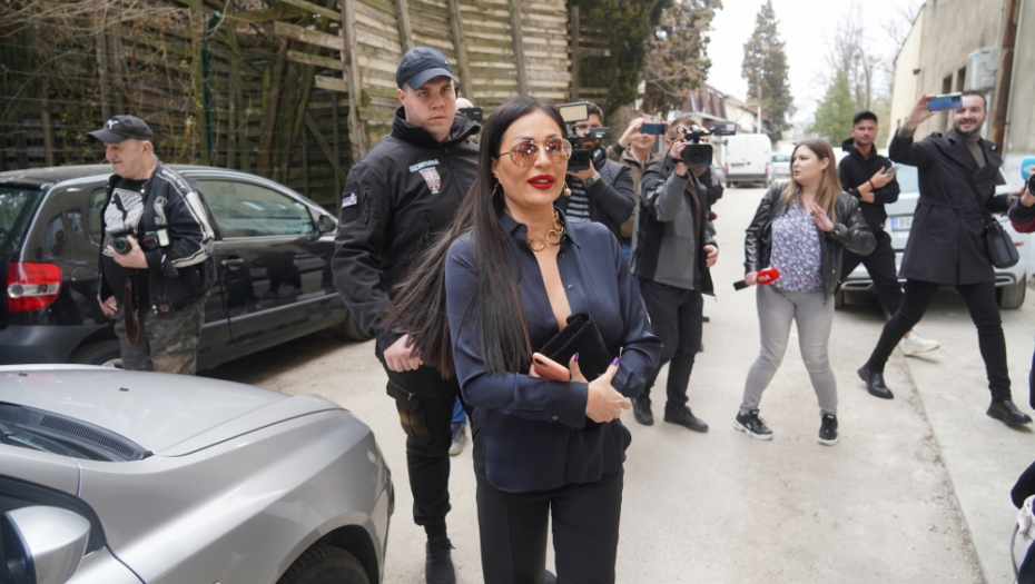 CECA ZA JEDNU NOĆ U LONDONU DALA VIŠE OD 1.000 EVRA Folk diva boravi u jednom od najskupljih hotela (FOTO)