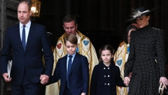 PRINCEZA ŠARLOT POSTALA PRAVA ZVEZDA Ćerka princa Vilijama i Kejt Midlton je svojom reakcijom NASMEJALA ceo svet (VIDEO)