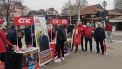 NOVE OPŠTINE ZA BOLJU UPRAVU Omladinci SPS i Zeleni Srbije sakupljali potpise na Bežanijskoj Kosi