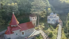 NEBESKA POMOĆ U SRCU SRBIJE Svetac kome je posvećen ovaj manastir ispunjava sve molitve, bolesni odlaze zdravi i isceljeni