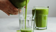 AKO ŽELITE DA OJAČATE ORGANIZAM, ONDA JEDITE OVO POVRĆE: Odlično je za vid i pritisak, može i sok da se pravi, ali evo ko ne sme da ga pije