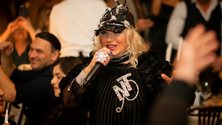 IMA SE ZA ROLS ROJS, A NEMA SE ZA GORIVO! Nada Topčagić se pohvalila novim automobilom, pa izazvala lavinu komentara zbog narednog poteza!