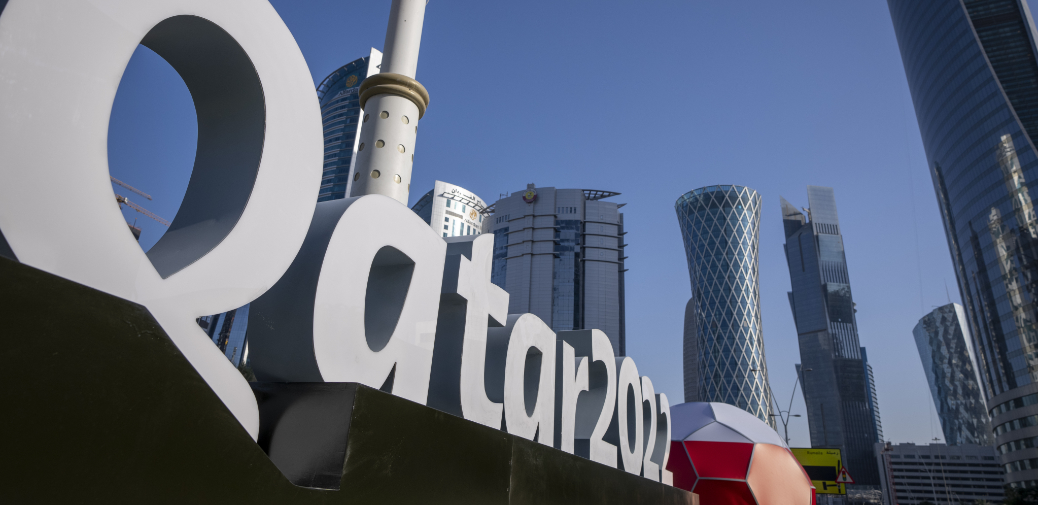 NAVIJAČI U ŠOKU Katar postavio banere upozorenja - ovo ne sme da se radi na Svetskom prvenstvo, kazne su brutalne