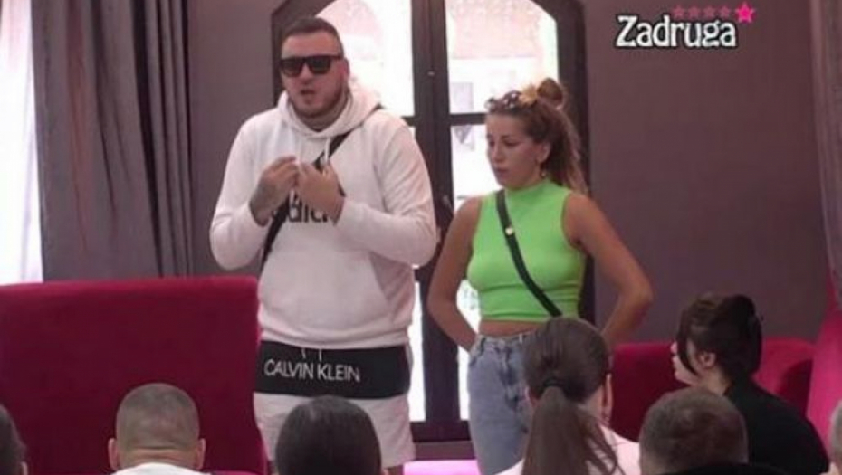 KO IMA JAČA LEĐA?! Urnebesna fotografija Dalile i Cara nasmejaće vas do suza! (FOTO)