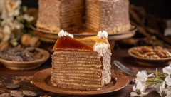 ORIGINALNI RECEPT ZA DOBOŠ TORTU: Pravi se lako, a uz ovaj trik se kora neće lepiti za papir