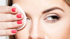 Najjednostavniji način: Evo kako da skinete vodootpornu maskaru bez mučenja