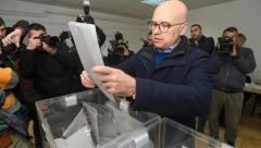 GLASAO MILOŠ VUČEVIĆ Gradonačelnik Novog Sada obavio građansku dužnost (FOTO)