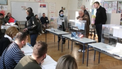 POLICIJA REAGOVALA NA INFORMACIJE SA DRUŠTVENIH MREŽA: U pitanju je laž, u Mirijevu na biračkom mestu 77 nema lažnih listića