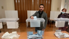 TOMISLAV MOMIROVIĆ GLASAO Ministar obavio građansku dužnost (FOTO)