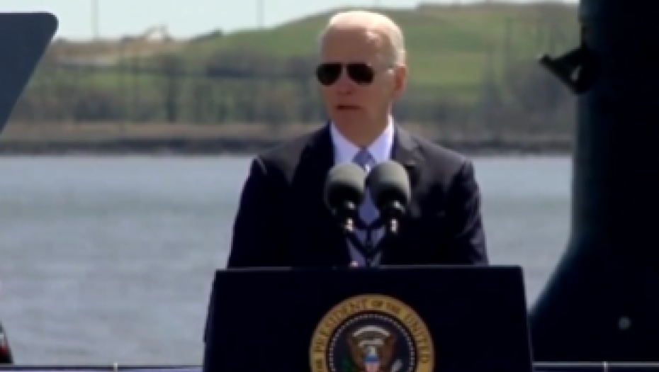 BAJDENU SE PONOVO SMEJE CEO SVET Umislio da je supruga Baraka Obame! (VIDEO)