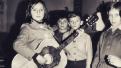 I DANAS SVI PEVAJU NJENE HITOVE Imala je skromne muzičke želje u detinjstvu, a onda je postala najbogatija SRPSKA folk pevačica