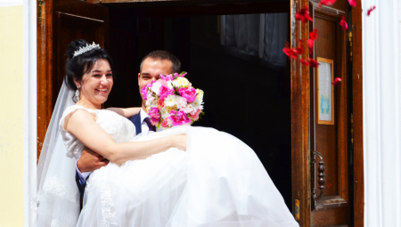 ZAŠTO SE MLADA PRENOSI PREKO PRAGA Ovo staro narodno verovanje i danas živi, a ima veze sa upokojenim dušama