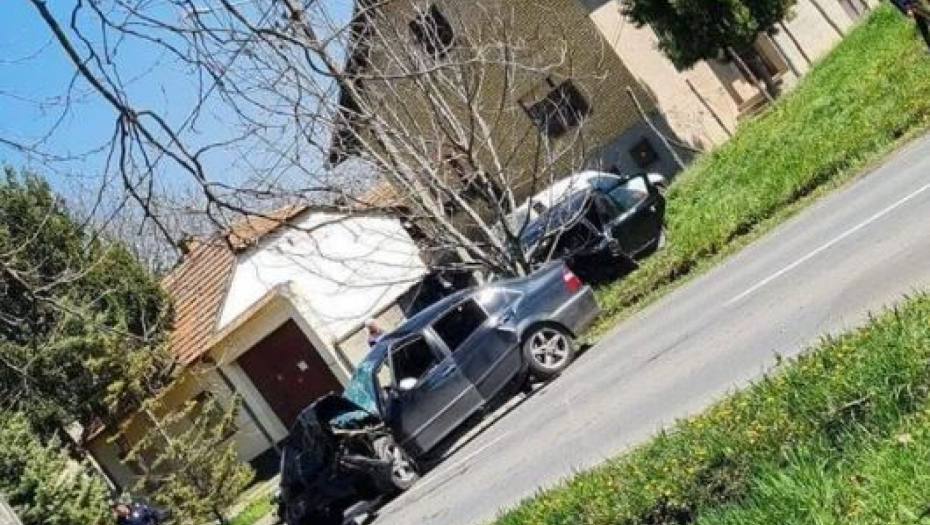 PRVA FOTOGRAFIJA TEŠKOG SUDARA U KOVINU Među povređenima trudnica i dete, automobil potpuno smrskan (FOTO)